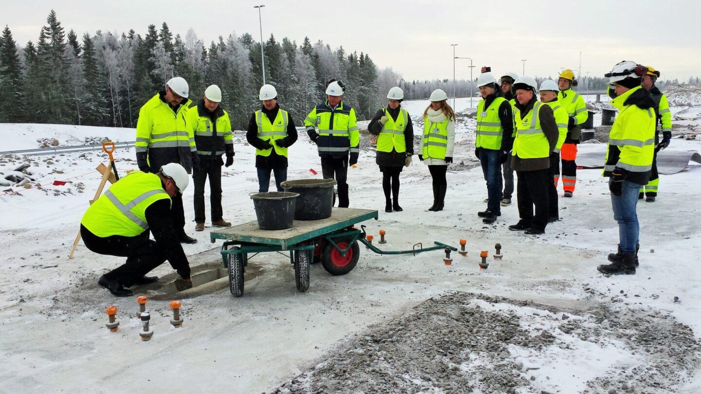Vaasan Gneissihovi liikekeskuksen Peruskiven Muuraus WasaCon vaasan-gneissihovi-liikekeskuksen-peruskiven-muuraus-wasacon